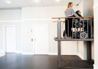 Die elektrische Treppe FlexStep ist die platzsparende Revolution für Rollstuhlfahrer und Barrierefreiheit. Hier bei Lift Reith einsehen