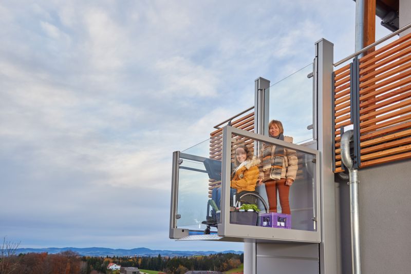 Plattformlift von Lift Reith – Barrierefreies Wohnen mit sicherem und komfortablem Zugang bis 4 m Höhe, jetzt auch für private Haushalte.