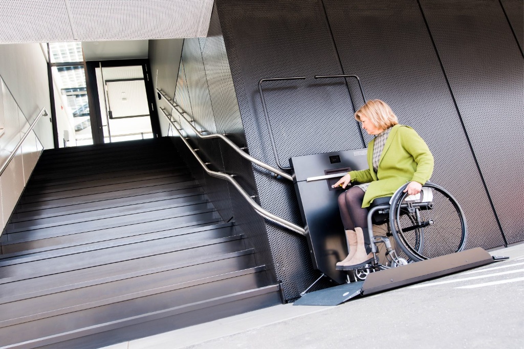 Plattformlift: Sicher mit Rollstuhl auf alle Etagen